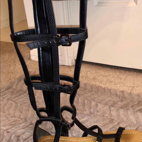 BCBGeneration Black Gladiator Sandals with zipper - Picture 3 of 5